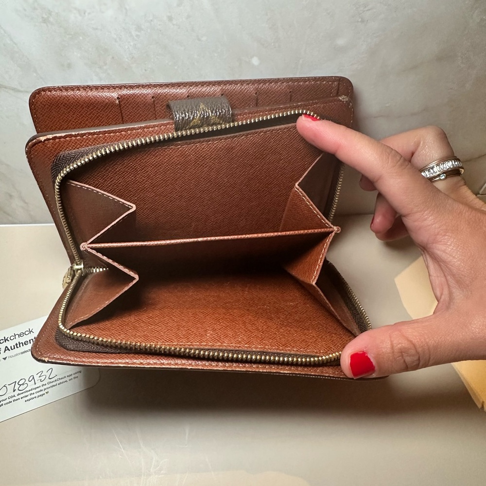 Louis Vuitton Monogram Zipper Passport Wallet - Picture 13 of 15